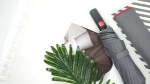 Wholesale Double Layer Windproof UV Protection Automatic Red Fiberglass Ribs 23 Inches Three Folding Umbrella with Logo