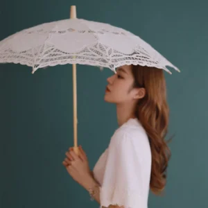 Hot Selling Portable Bamboo Wedding Umbrellas with Chinese Wooden Handle Rustic White Lace for Baby Shower Wedding Parties Gifts